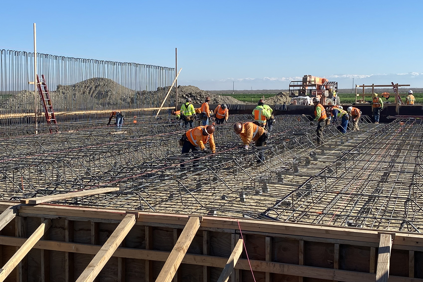 Tule river viaduct, workers tying rebar